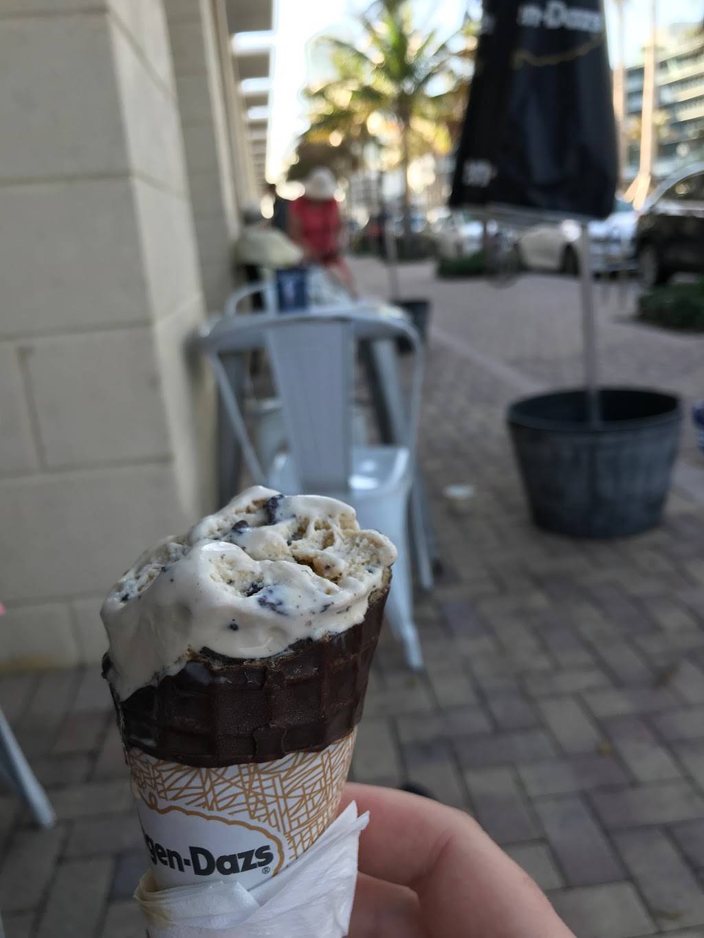 Haagen-Dazs | restaurant | 40 South Pointe Dr #101, Miami Beach, FL 33139, USA | 3055342144 OR +1 305-534-2144