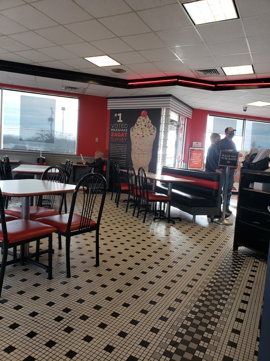 Steak n Shake | restaurant | 3819 Broadway St, Quincy, IL 62305, USA | 2172281082 OR +1 217-228-1082