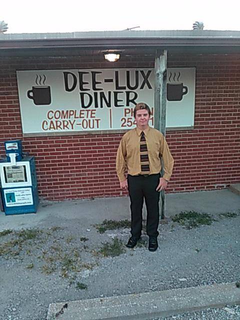 Dee-Lux Diner | restaurant | 700 S Central Ave, Roxana, IL 62084, USA | 6182547115 OR +1 618-254-7115