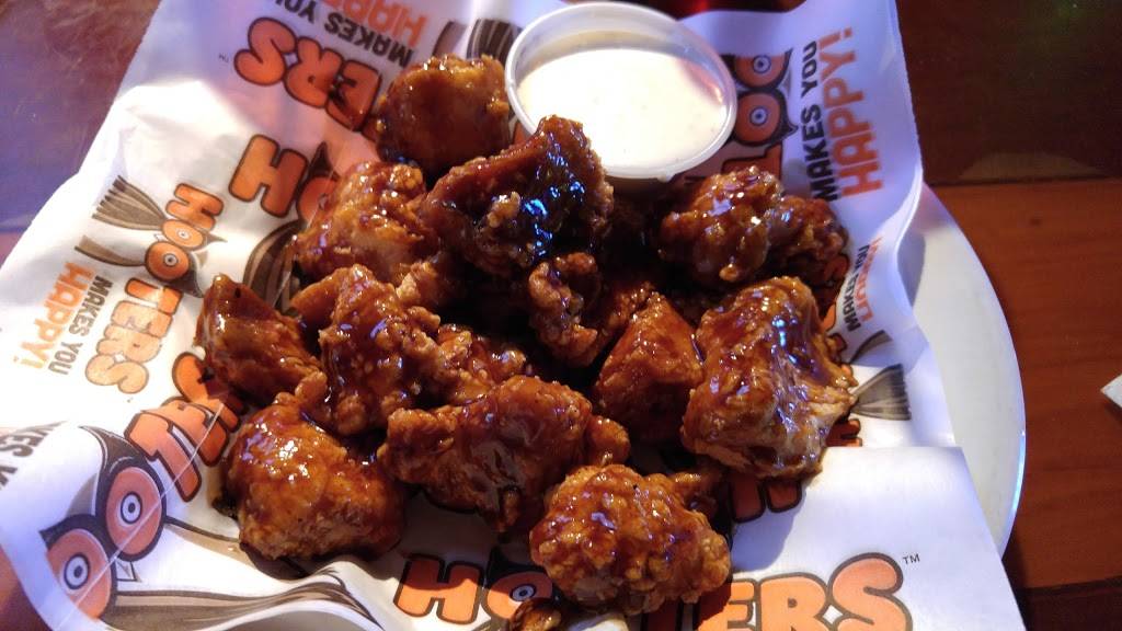 Hooters | restaurant | 750 Citadel Dr E Ste. 1012, Colorado Springs, CO 80909, USA | 7195963111 OR +1 719-596-3111