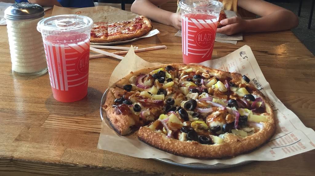 Blaze Pizza | meal takeaway | 4999 Old Orchard Shopping Center, Skokie, IL 60077, USA | 8472649260 OR +1 847-264-9260