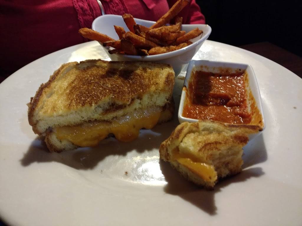 The Kerry Piper | restaurant | 7900 Joliet Rd, Willowbrook, IL 60527, USA | 6303253732 OR +1 630-325-3732