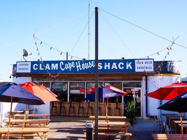 Cape House | restaurant | 2 Knickerbocker Ave, Brooklyn, NY 11237, USA | 7188212580 OR +1 718-821-2580