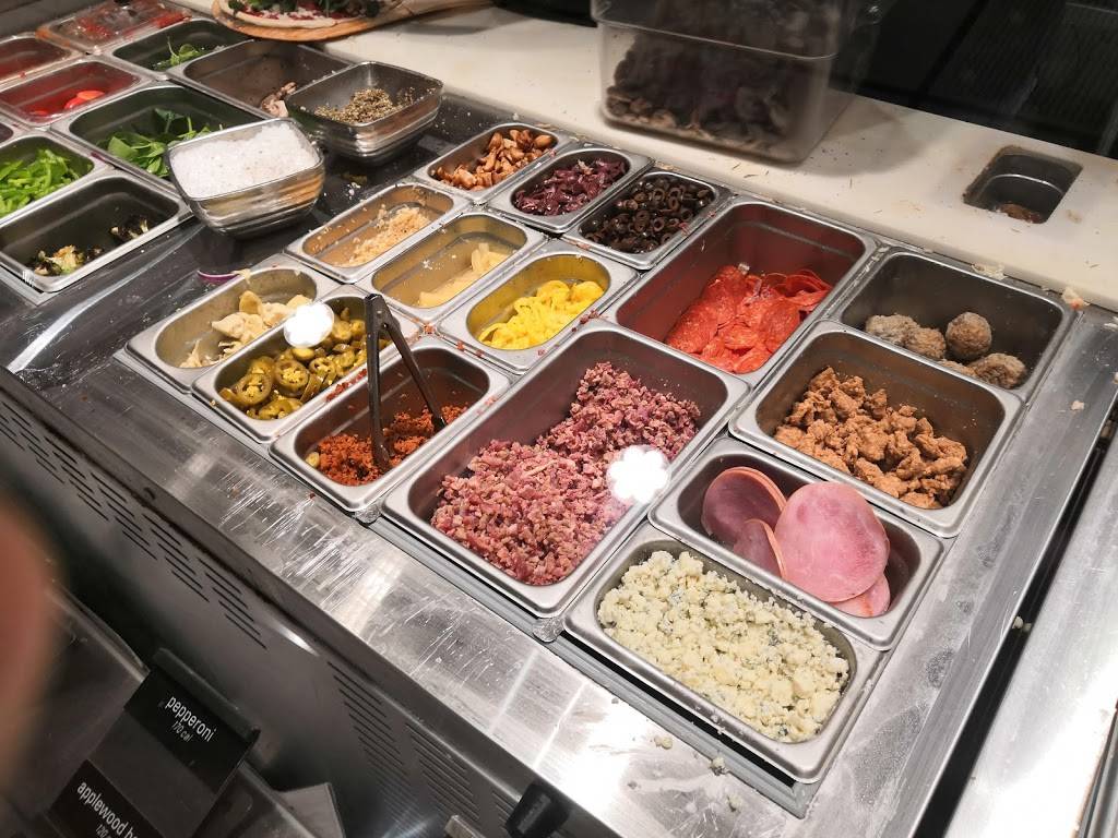 Blaze Pizza | restaurant | 187-12 Horace Harding Expy, Fresh Meadows, NY 11365, USA | 7183134488 OR +1 718-313-4488