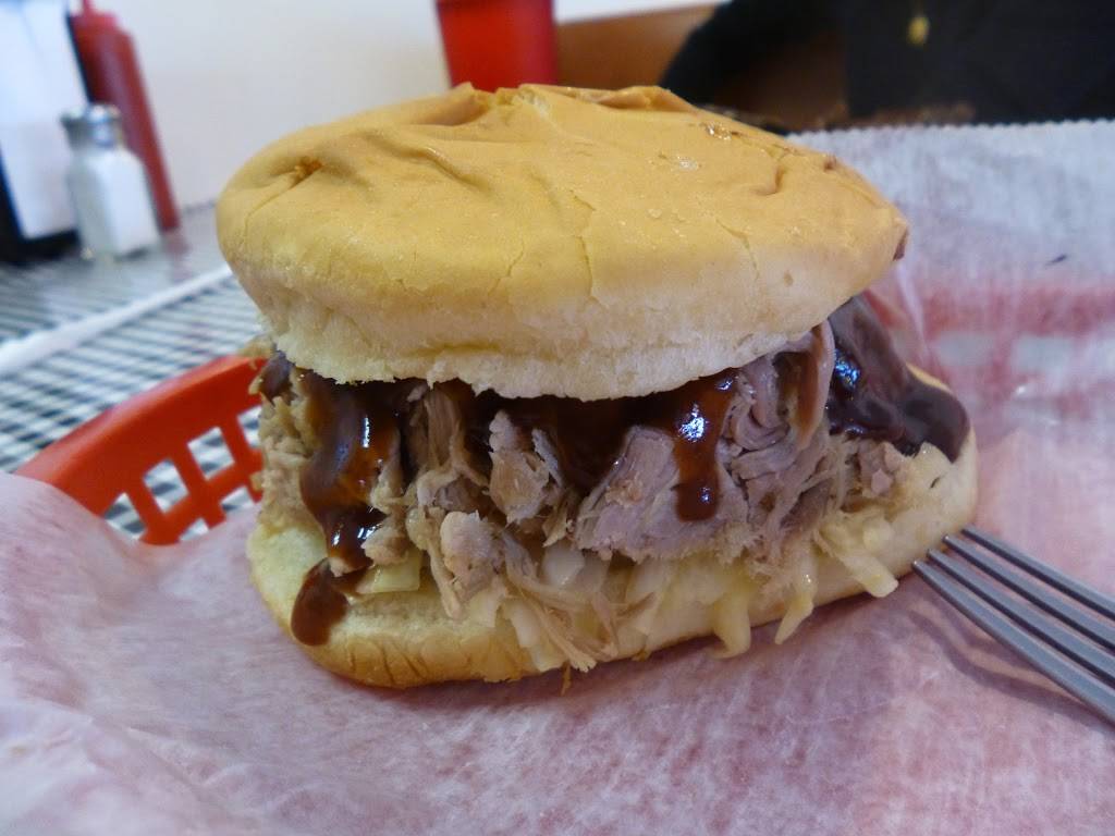 Toms Barbecue & Deli | restaurant | 6871 US-51, Horn Lake, MS 38637, USA | 6624705603 OR +1 662-470-5603