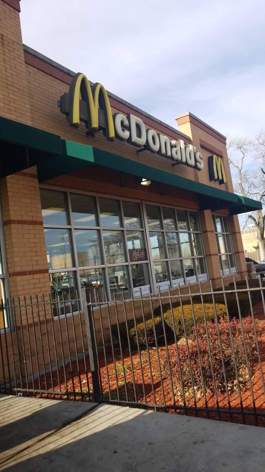 McDonalds | cafe | 7832 S Western Ave, Chicago, IL 60620, USA | 7734761196 OR +1 773-476-1196