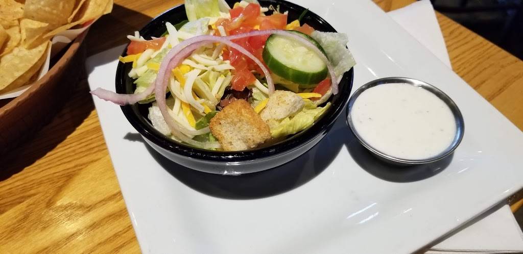 Chilis Grill & Bar | meal takeaway | 3220 Fashion Center Blvd, Newark, DE 19702, USA | 3022926999 OR +1 302-292-6999