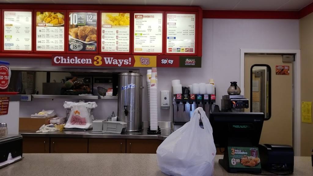 Lees Famous Recipe Chicken | restaurant | 5023 Natural Bridge Ave, St. Louis, MO 63115, USA | 3143814048 OR +1 314-381-4048