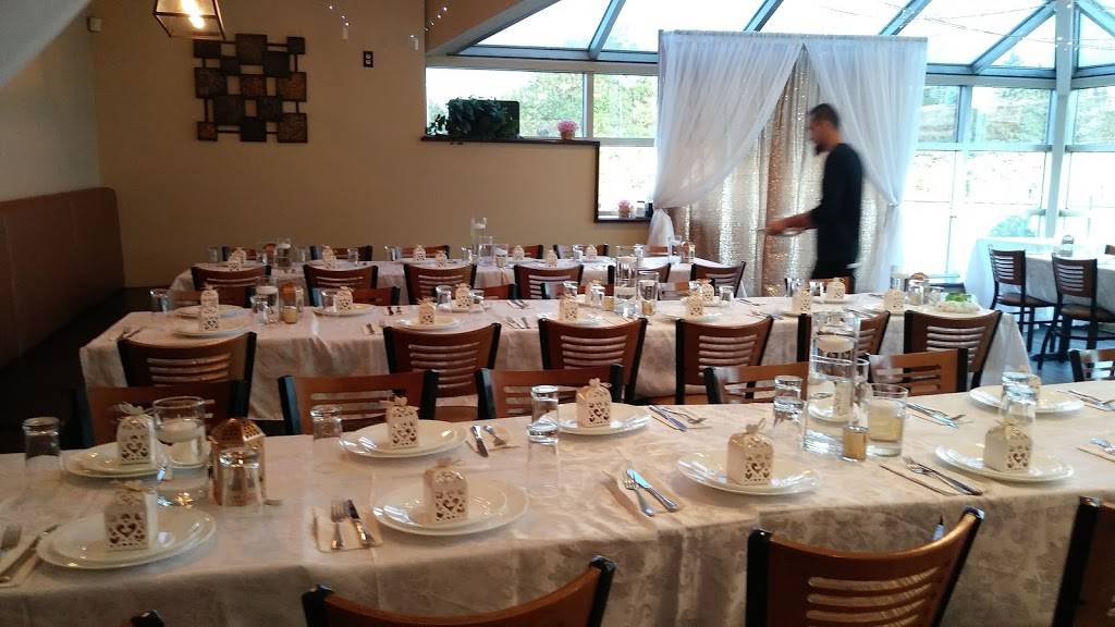 Les Grillades | restaurant | 111 Colonnade Rd, Nepean, ON K2E 7M3, Canada | 6137233224 OR +1 613-723-3224