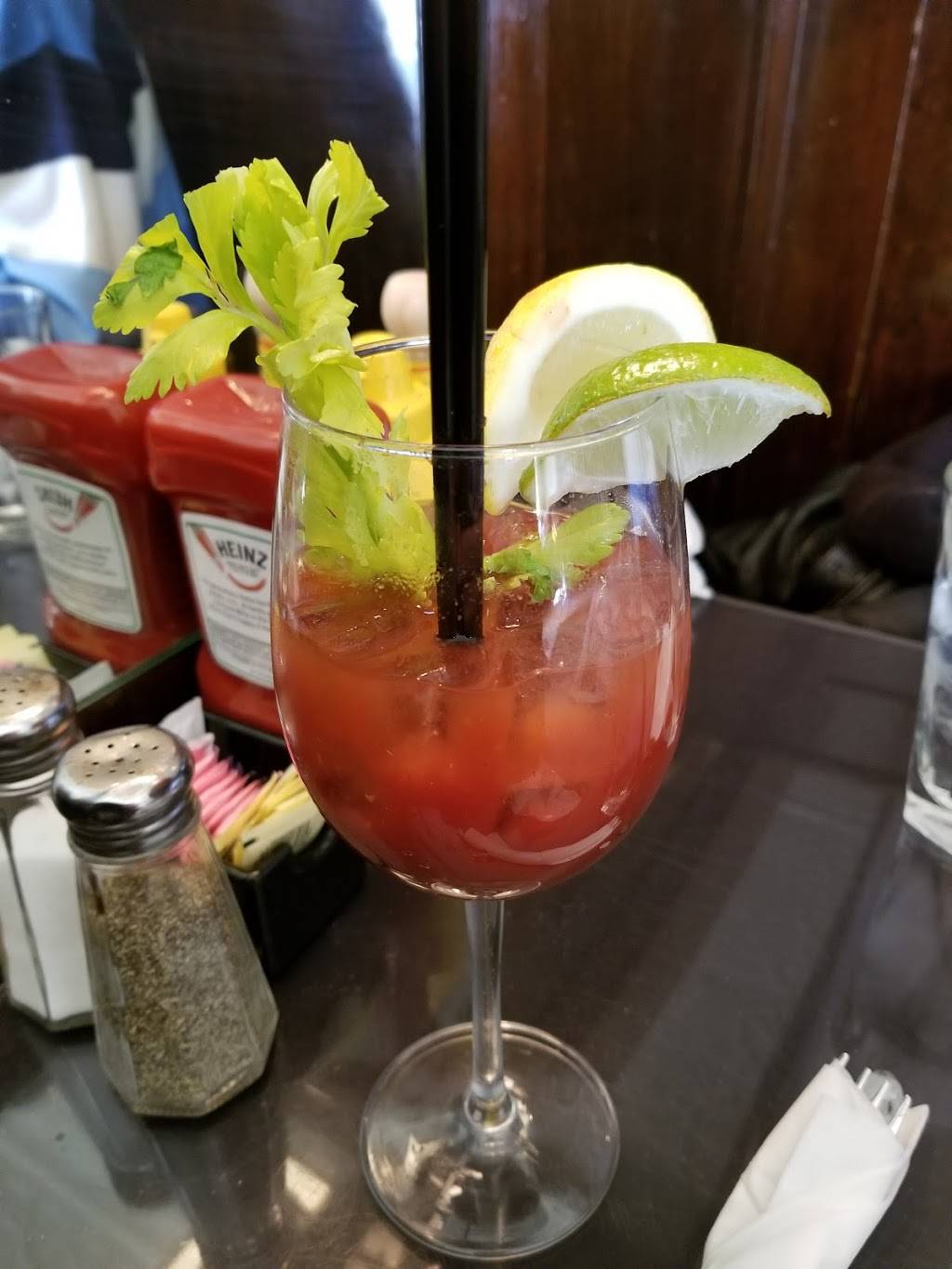 West End Tavern | restaurant | 18514 Detroit Ave, Lakewood, OH 44107, USA | 2165217684 OR +1 216-521-7684