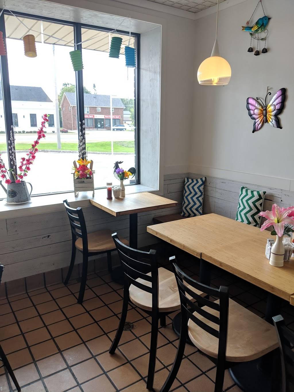 Hello Iris | restaurant | 245 Dundas St E, Waterdown, ON L0R 2H6, Canada | 9056906565 OR +1 905-690-6565