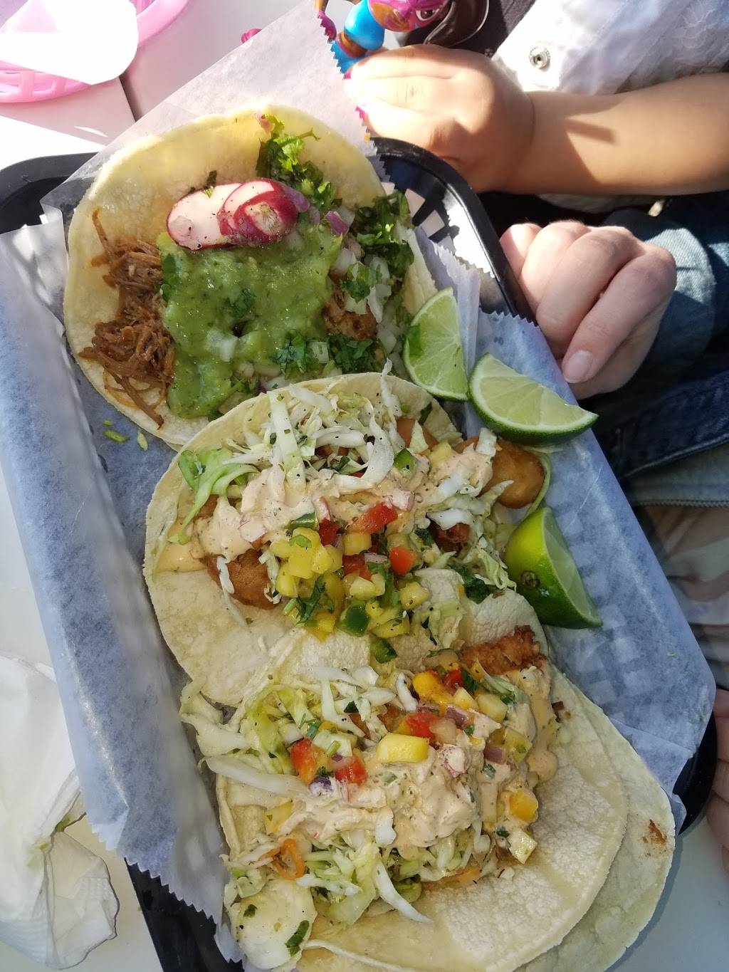 Little Lucharitos | restaurant | 487 Main Rd, Riverhead, NY 11901, USA | 6317793681 OR +1 631-779-3681