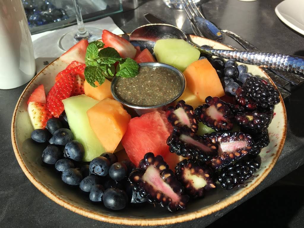 Cast & Plow | restaurant | 4375 Admiralty Way, Marina Del Rey, CA 90292, USA | 3105744333 OR +1 310-574-4333