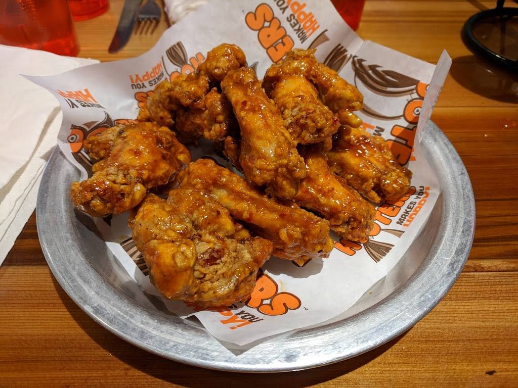 Hooters of Somerset | night club | 60 Cottontail Ln, Somerset, NJ 08873, USA | 7325609823 OR +1 732-560-9823