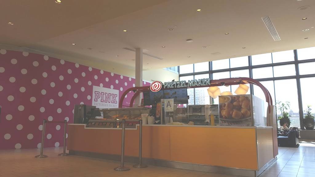 Pretzelmaker | restaurant | 90-15 Queens Blvd #3029, Elmhurst, NY 11373, USA | 7182715178 OR +1 718-271-5178