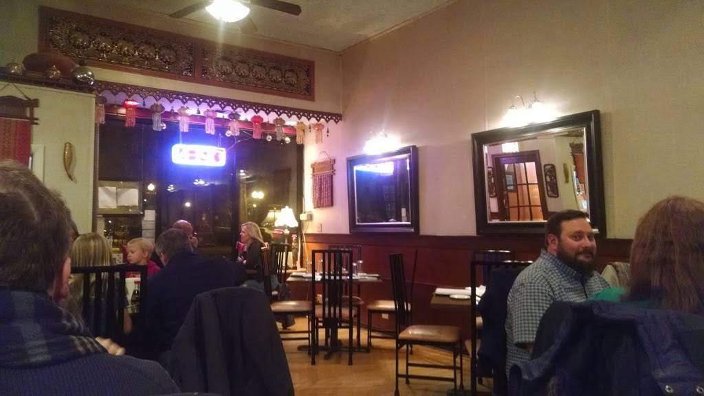 Royal Thai Restaurant | restaurant | 2209 W Montrose Ave, Chicago, IL 60618, USA | 7735090007 OR +1 773-509-0007