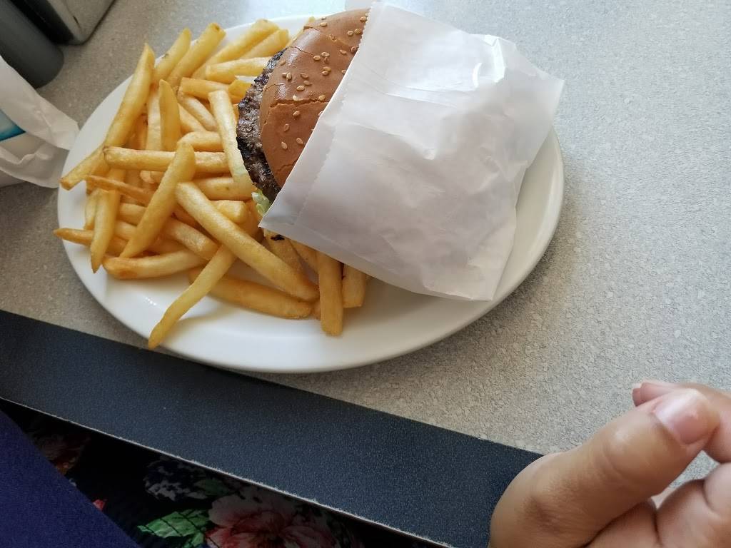 Douglas Burgers | restaurant | 18461 Dexter Ave, Lake Elsinore, CA 92532, USA | 9512455441 OR +1 951-245-5441