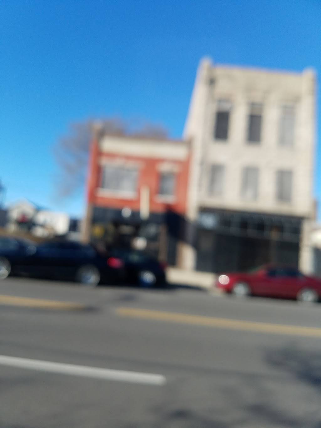 Daves Red Hots | restaurant | 3422 Roosevelt Rd, Chicago, IL 60624, USA | 7737229935 OR +1 773-722-9935