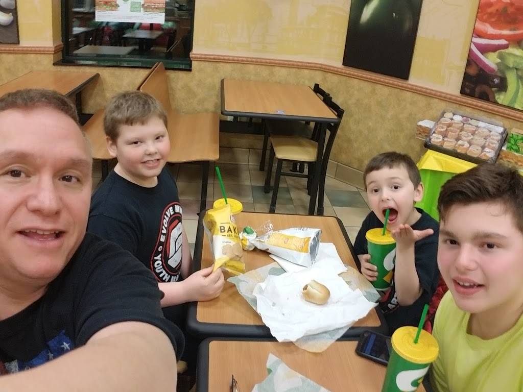 Subway | restaurant | 387 Medina Road Suite 100 Granger, Commons, Medina, OH 44256, USA | 3302393111 OR +1 330-239-3111