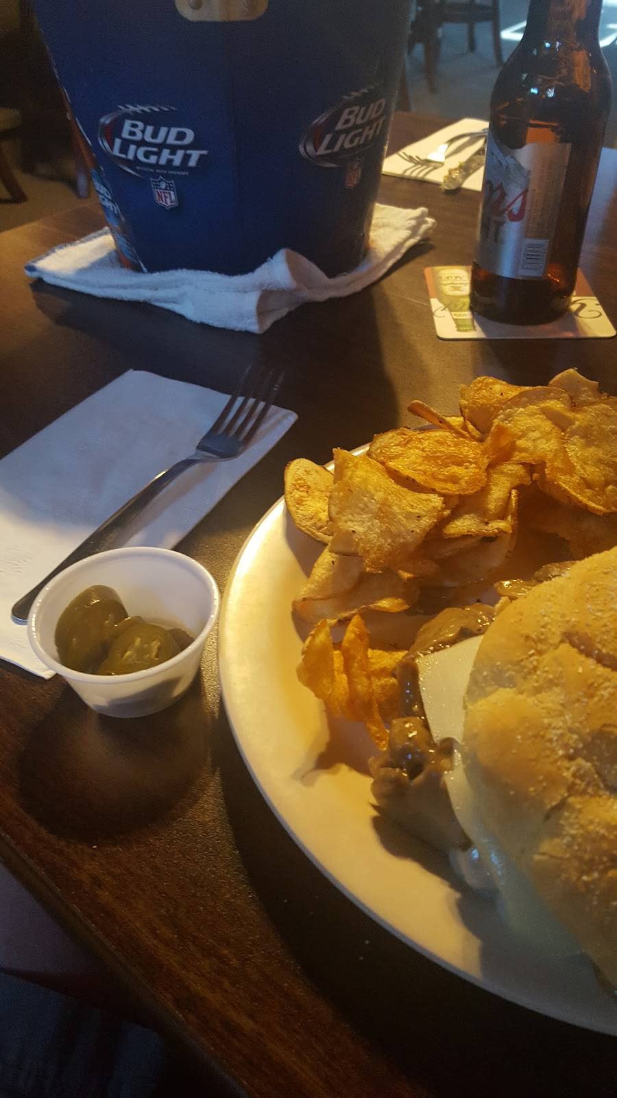 On Broadway | restaurant | 44 Jackson St, Anderson, IN 46016, USA | 7656447270 OR +1 765-644-7270