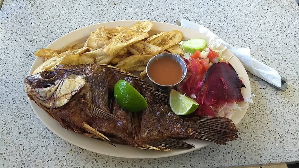 Islas De La Bahia | restaurant | 14405 Prairie Ave d, Lawndale, CA 90260, USA | 4242690680 OR +1 424-269-0680