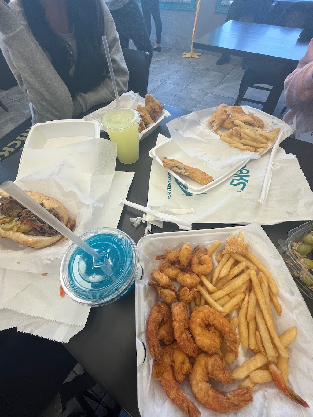 Sharks Fish & Chicken | restaurant | 100 Madison St, Maywood, IL 60153, USA | 7088888878 OR +1 708-888-8878