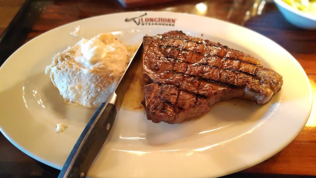 LongHorn Steakhouse | meal takeaway | 7401 North Grand Prairie Drive, Peoria, IL 61615, USA | 3096935750 OR +1 309-693-5750