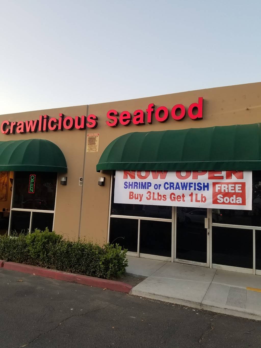Crawlicious Seafood | restaurant | 3647 W McFadden Ave, Santa Ana, CA 92704, USA | 7148523361 OR +1 714-852-3361