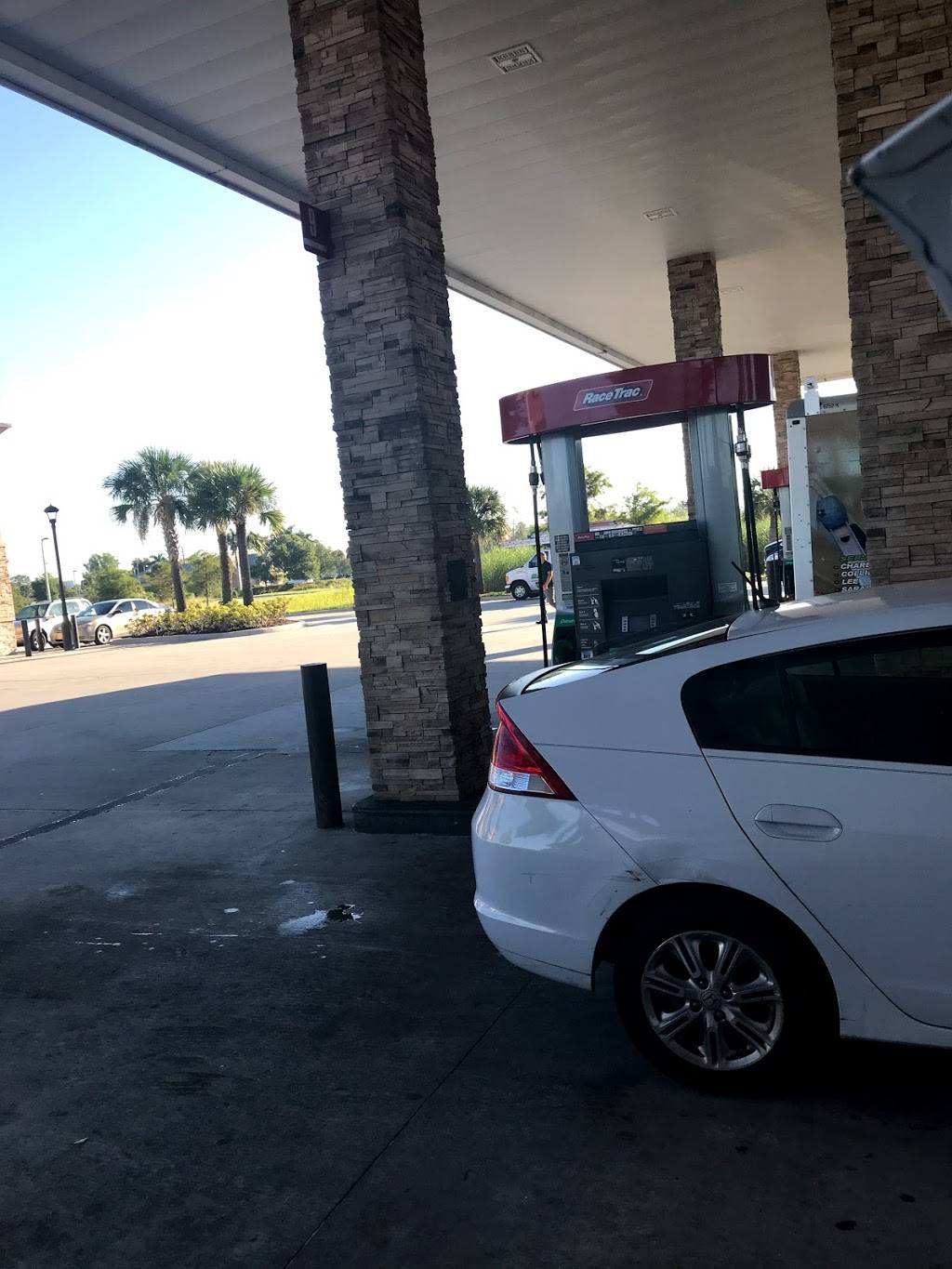 RaceTrac | bakery | 14575 6 Mile Cypress Pkwy, Fort Myers, FL 33912, USA | 2397688160 OR +1 239-768-8160