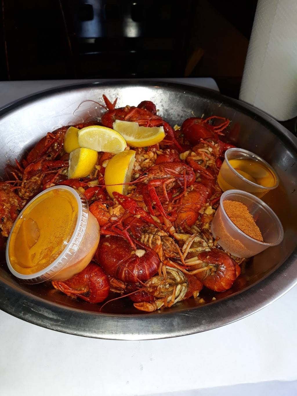 Crazy Cajun Seafood & Sports | restaurant | 13280 Northwest Fwy, Houston, TX 77040, USA | 7136905586 OR +1 713-690-5586