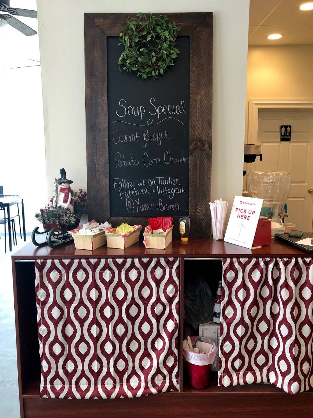 Yumzio Bistro | restaurant | 41 N Main St, Greensburg, PA 15601, USA | 7242193634 OR +1 724-219-3634