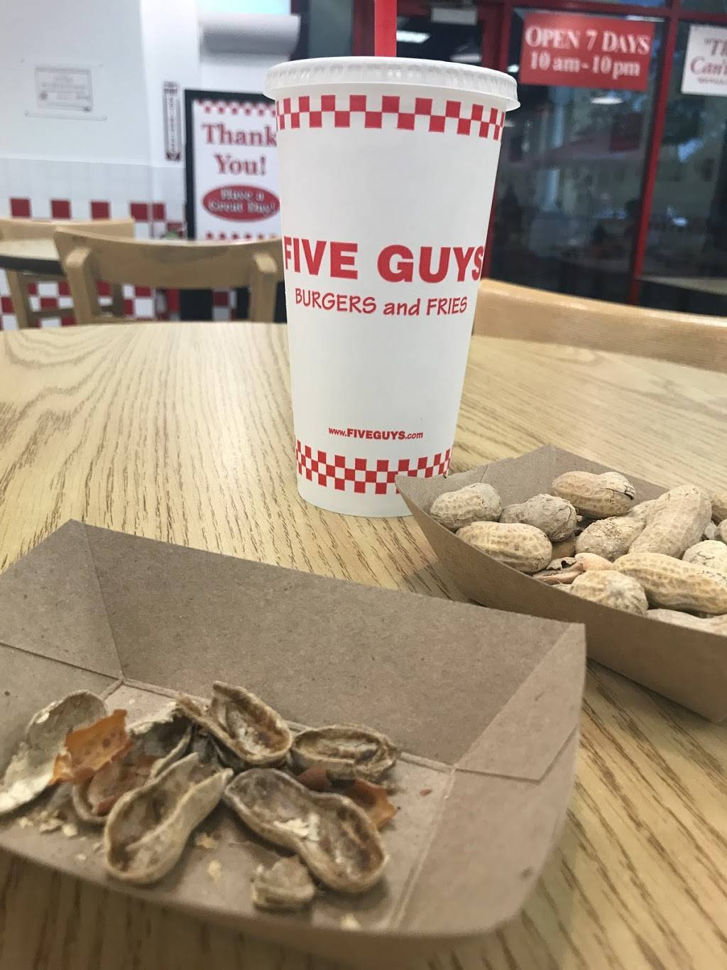 Five Guys | meal takeaway | 1000 Highland Colony Pkwy, Ridgeland, MS 39157, USA | 6016051115 OR +1 601-605-1115