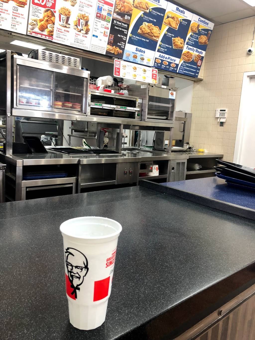 Long John Silvers Downers Grove | restaurant | 1450 75th St, Downers Grove, IL 60516, USA | 6309600595 OR +1 630-960-0595