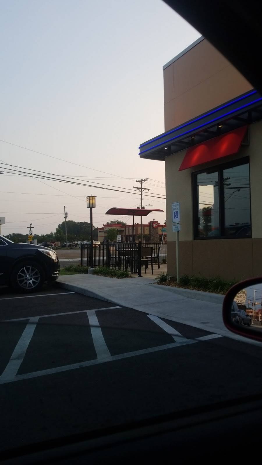 Dairy Queen Grill & Chill | restaurant | 755 Wayne Rd, Savannah, TN 38372, USA | 7319251738 OR +1 731-925-1738