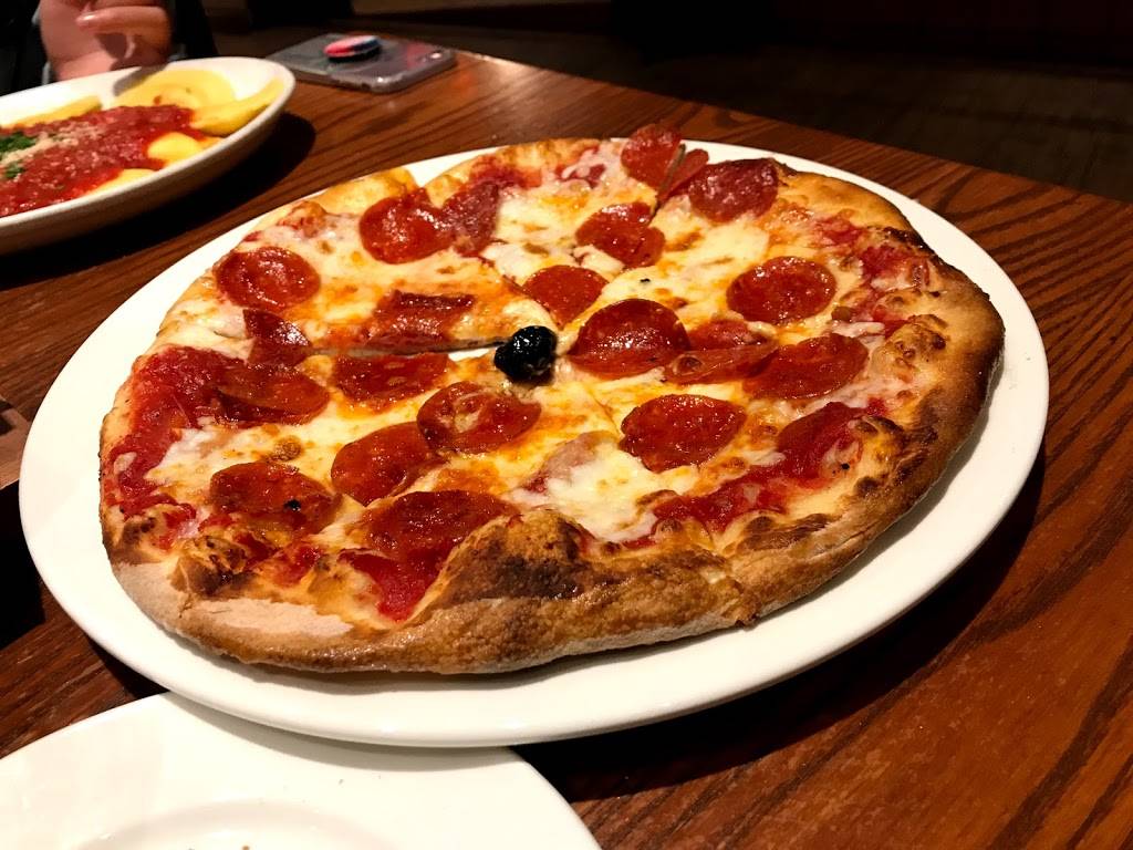 Bertuccis Italian Restaurant | restaurant | 5 Cambridgepark Dr, Cambridge, MA 02140, USA | 6178762200 OR +1 617-876-2200