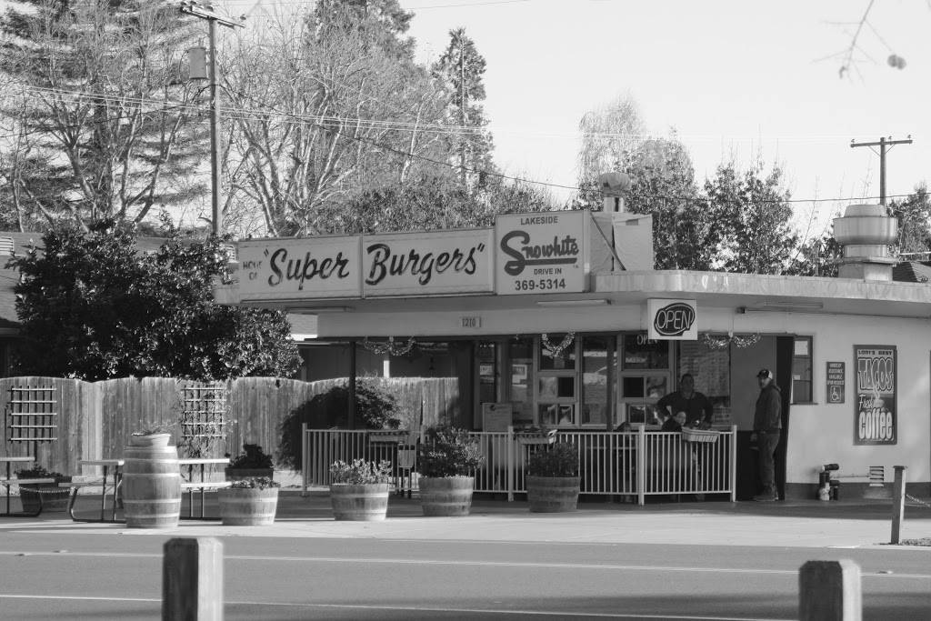 sno-white drive in | restaurant | 1210 W Turner Rd, Lodi, CA 95242, USA | 2093695314 OR +1 209-369-5314