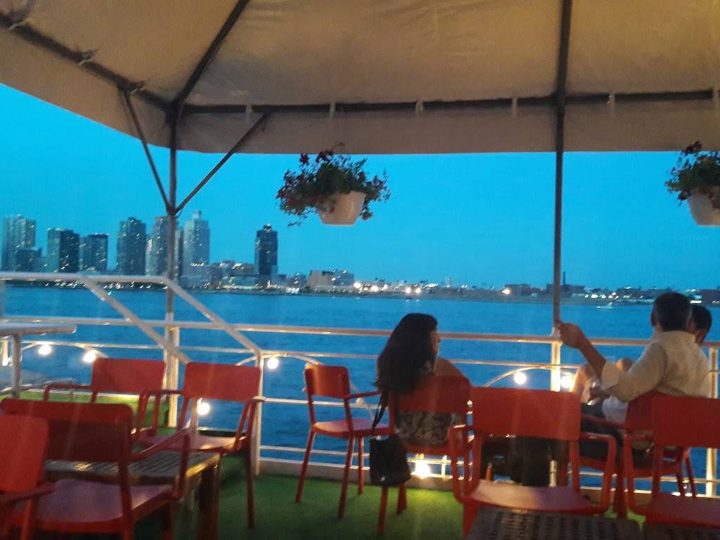 The Crows Nest | meal takeaway | The East River between 28th Street and 32nd Street, New York, NY 10016, USA | 2126833333 OR +1 212-683-3333