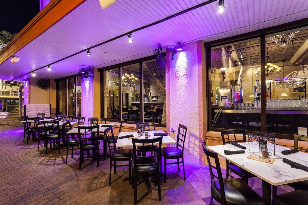 Capones Coal Fired Pizza | restaurant | 2225 First St, Fort Myers, FL 33901, USA | 2393372625 OR +1 239-337-2625