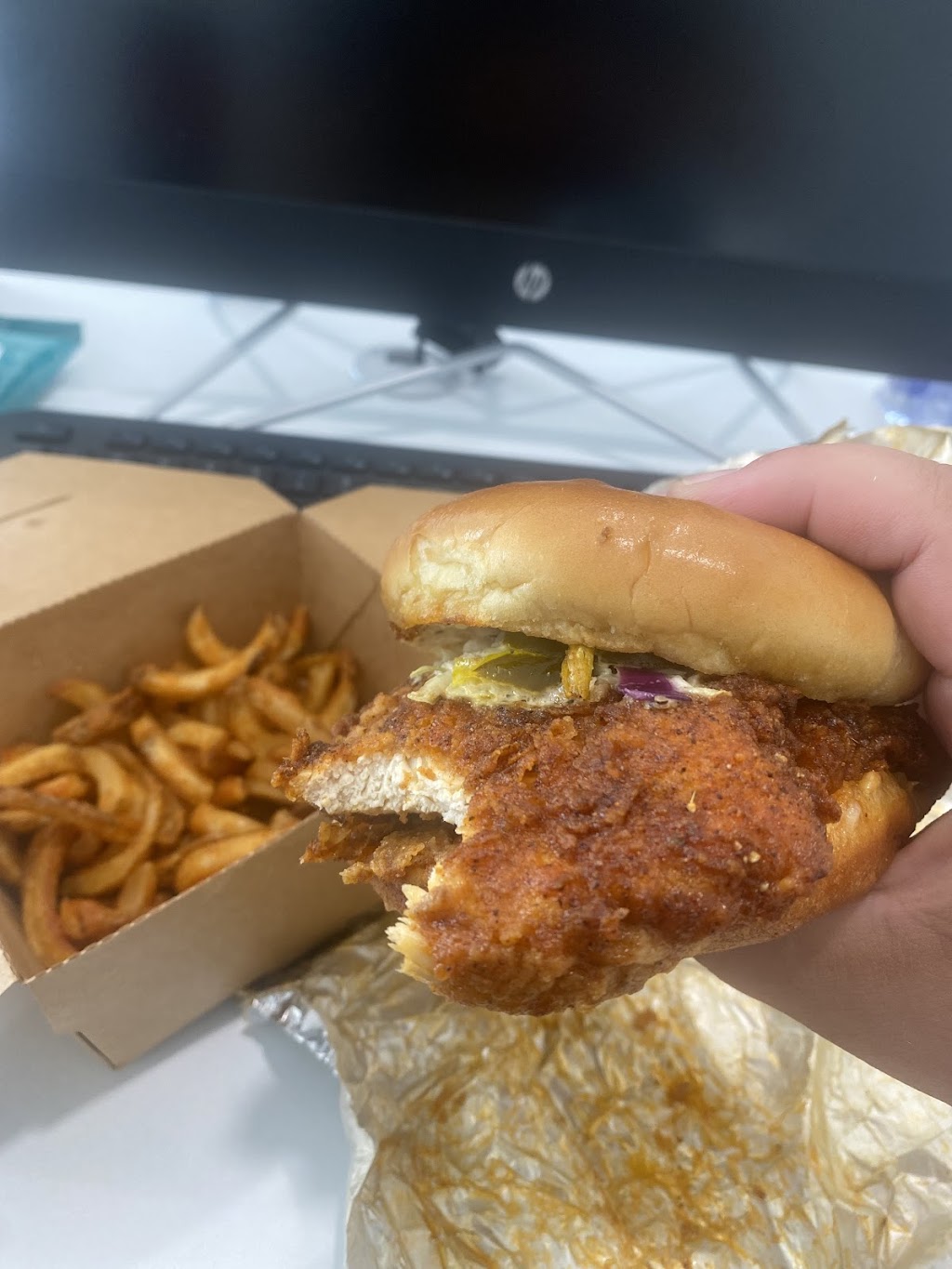 Chicken Heat | restaurant | 3301 E 14th St, Des Moines, IA 50316, USA | 5153183715 OR +1 515-318-3715