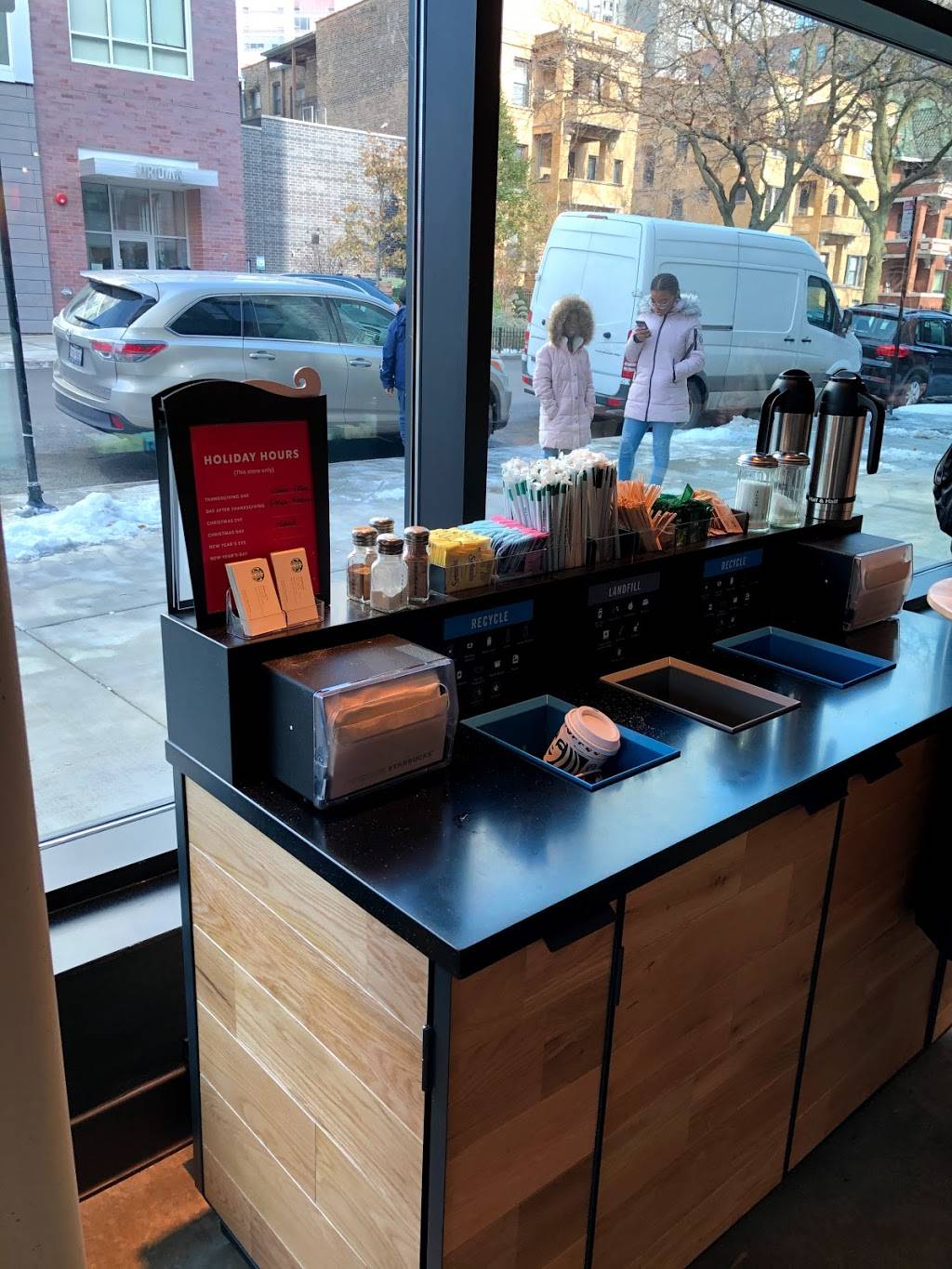 Starbucks | cafe | 3845 North Broadway, Chicago, IL 60613, USA | 2245803886 OR +1 224-580-3886