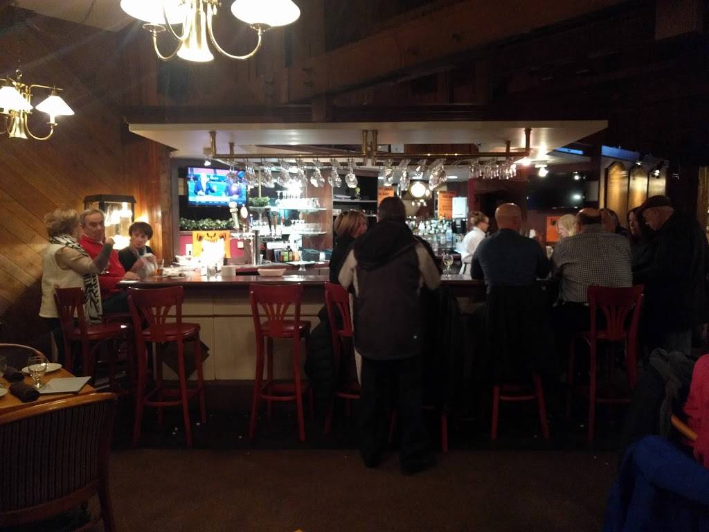 Farmington Woods Clubhouse | restaurant | 43 Heritage Dr, Avon, CT 06001, USA | 8606732419 OR +1 860-673-2419