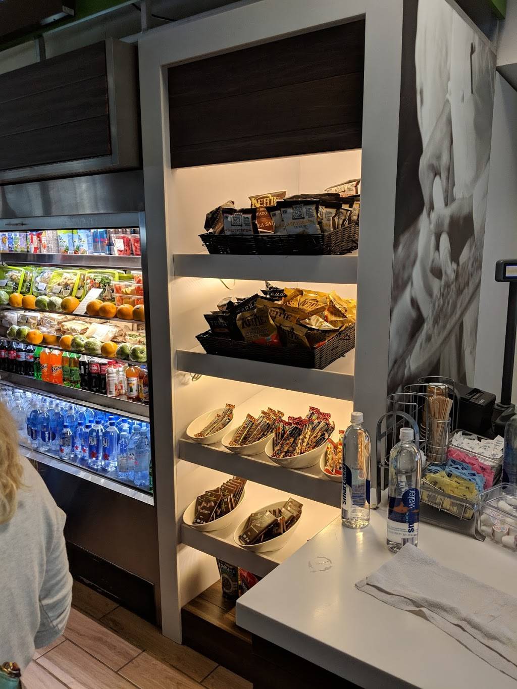 Wolfgang Puck Express | restaurant | 5501 Josh Birmingham Pkwy, Charlotte, NC 28208, USA | 7043594013 OR +1 704-359-4013