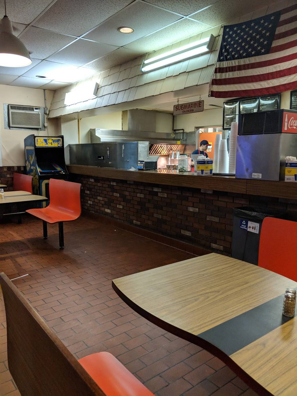 The Broiler | restaurant | 3601 Columbia Pike, Arlington, VA 22204, USA | 7039205944 OR +1 703-920-5944