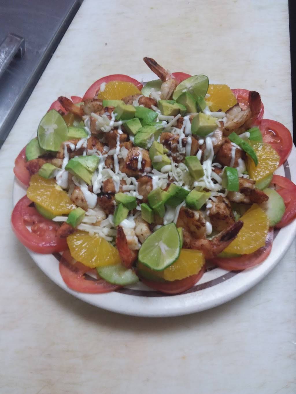 Los Caporales Mexican Food & Seafood Restaurant | restaurant | 2112 E California Ave, Bakersfield, CA 93307, USA | 6613278566 OR +1 661-327-8566