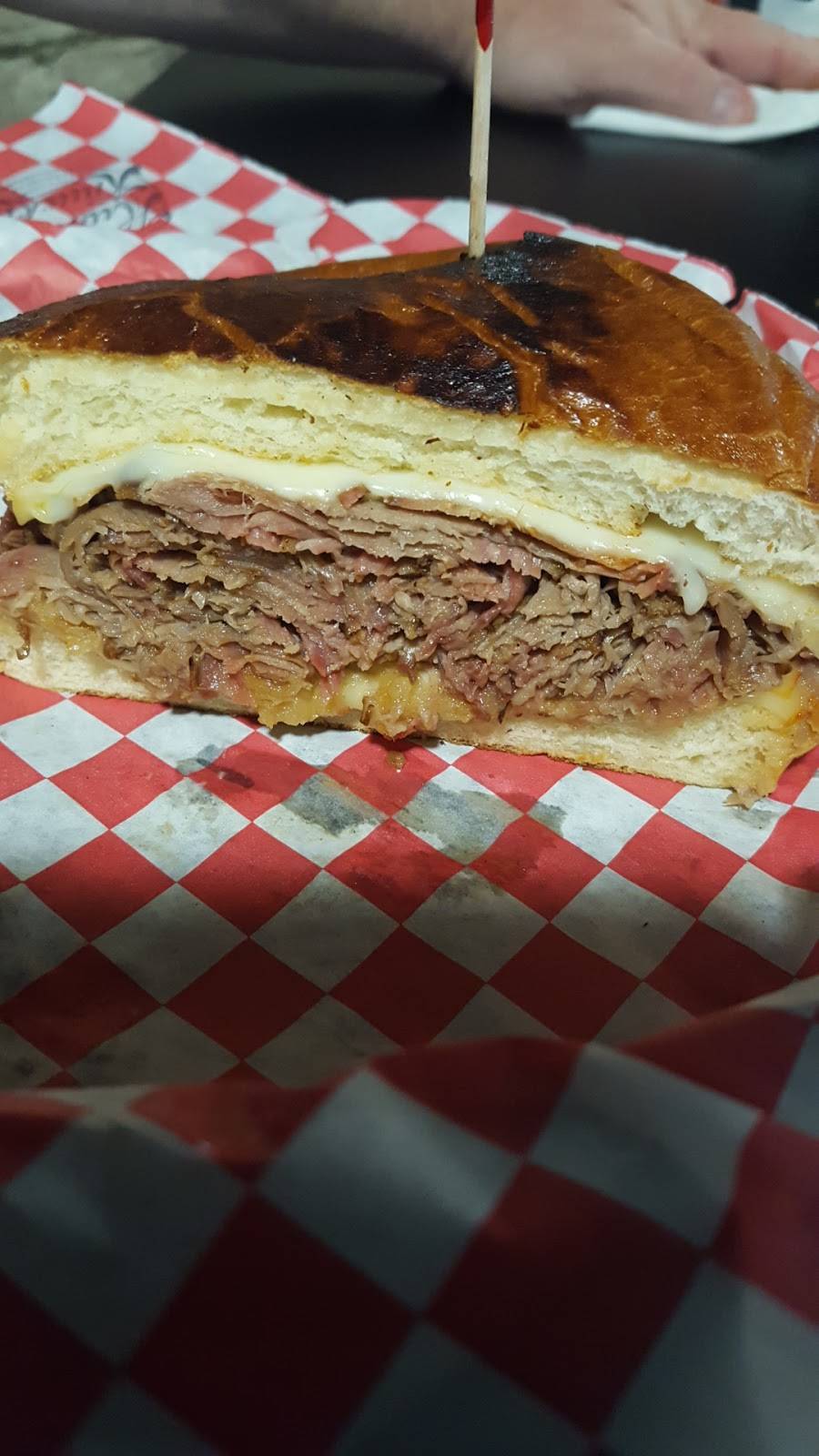 Humble Knuckles Tap & Deli | restaurant | 101 E Church St, Tarboro, NC 27886, USA | 2525635638 OR +1 252-563-5638