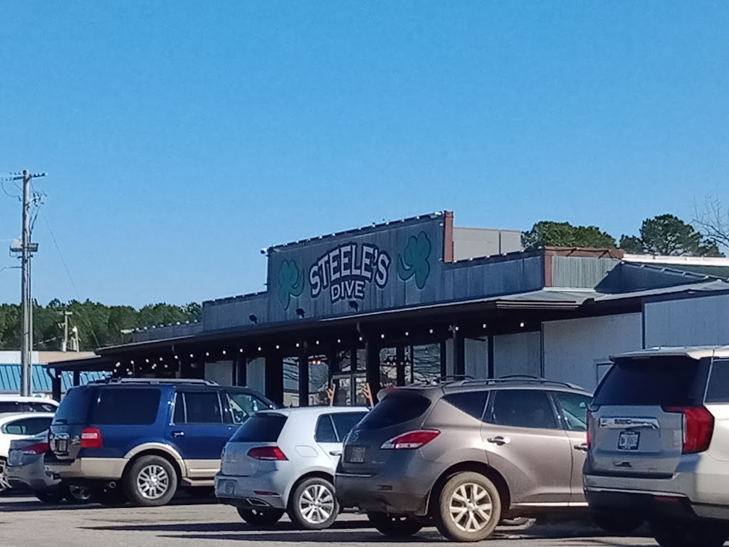 Steeles Dive | restaurant | 4187 W Main St, Tupelo, MS 38801, USA | 6622054345 OR +1 662-205-4345