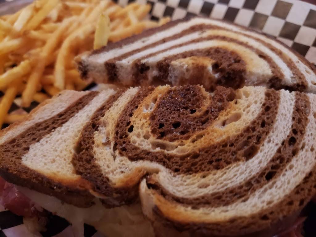 OMalleys Irish Pub | restaurant | 2403 6th Ave, Tacoma, WA 98406, USA | 2536279403 OR +1 253-627-9403