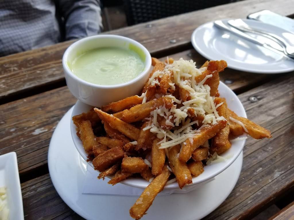 Bond Street Social | restaurant | 901 S Bond St, Baltimore, MD 21231, USA | 4434496234 OR +1 443-449-6234