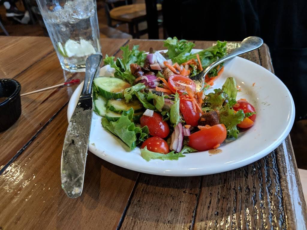 Tailgate Tavern & Marketplace | restaurant | 28 Portsmouth Ave, Stratham, NH 03885, USA | 6035802294 OR +1 603-580-2294