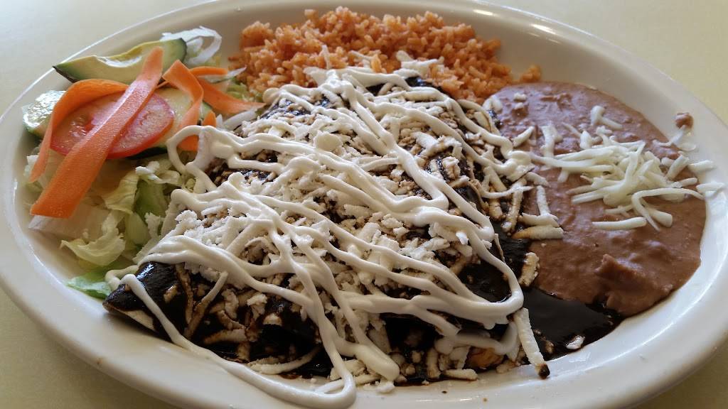 Huarache King | restaurant | 322 Broadway St, King City, CA 93930, USA | 8313855241 OR +1 831-385-5241
